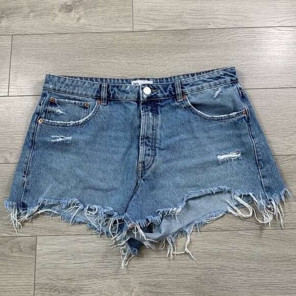 Zara Distressed Raw Hem Jean Shorts - Picture 3 of 12